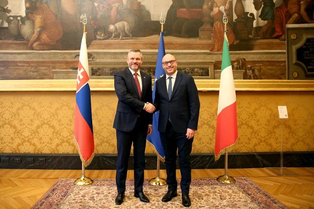 Il Presidente della Camera dei deputati, Lorenzo Fontana, ha ricevuto a Palazzo Montecitorio il Presidente della Repubblica Slovacca, Peter Pellegrini.