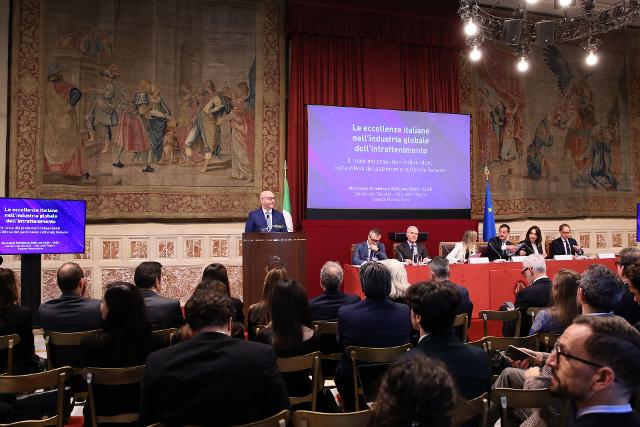Il Presidente della Camera Lorenzo Fontana in un momento del convegno “Le eccellenze italiane nell'industria globale dell'intrattenimento. Il ruolo dei produttori indipendenti nella difesa del patrimonio culturale italiano”