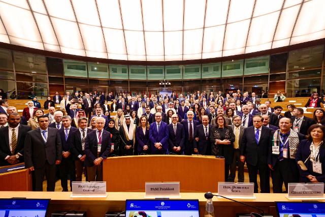 Il Presidente Fontana con i partecipanti alla diciannovesima sessione plenaria dell’Assemblea Parlamentare del Mediterraneo (PAM)