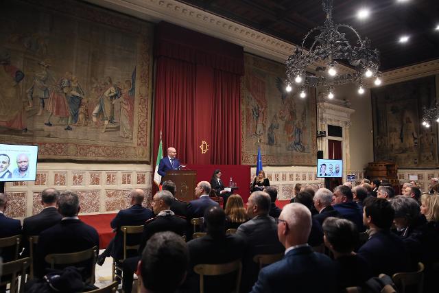 Il Presidente Fontana in un momento dell’evento “Al servizio delle istituzioni con dedizione e coraggio. In ricordo dell'ambasciatore Luca Attanasio, del carabiniere scelto Vittorio Iacovacci e dell'autista Mustapha Milambo”