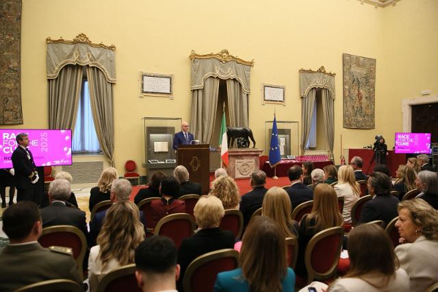 Il Presidente Lorenzo Fontana durante l'indirizzo di saluto all’evento “Ambasciatori in Rosa”, organizzato dall’Associazione Susan G. Komen Italia