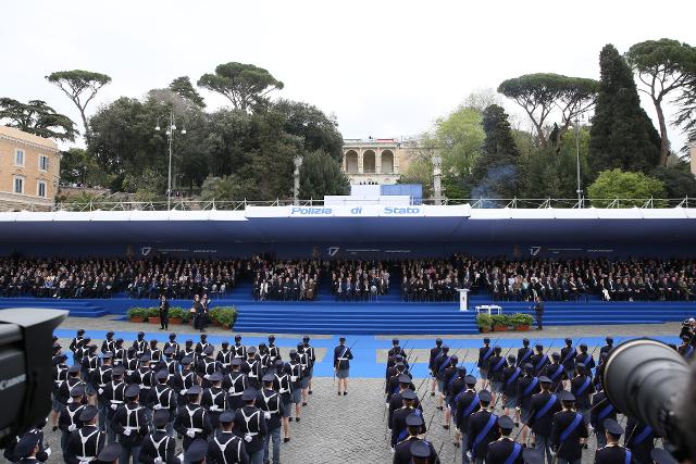Un momento della cerimonia per il 173° Anniversario della fondazione della Polizia di Stato