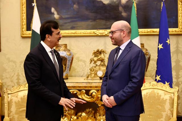 Il Presidente Lorenzo Fontana con il Presidente del Senato del Pakistan, Syed Yusuf Raza Gilani