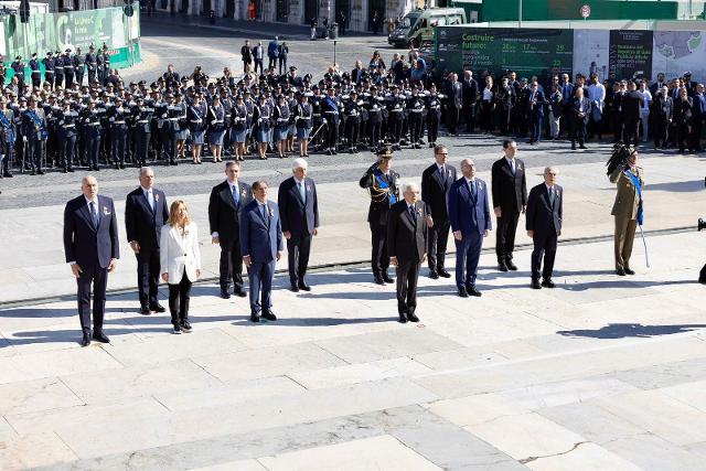 Il Presidente Lorenzo Fontana con il Presidente della Repubblica, Sergio Mattarella, il Presidente del Senato, Ignazio La Russa, il Presidente del Consiglio dei Ministri, Giorgia Meloni, il Ministro della Difesa, Guido Crosetto