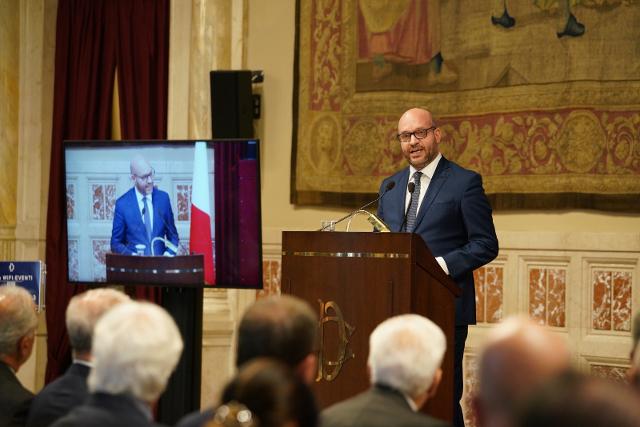 Il Presidente Fontana rivolge il suo indirizzo di saluto alla Conferenza di presentazione del Rapporto “Per una Strategia di Sicurezza Nazionale” di Futuri Probabili, alla presenza del Presidente della Repubblica