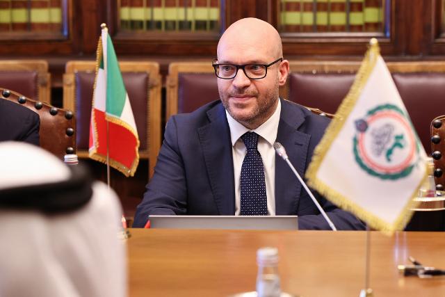 L'incontro tra il Presidente della Camera dei deputati, Lorenzo Fontana, e il Presidente del Parlamento arabo, Mohamed Ahmed Alyammahi, si è svolto nella Biblioteca del Presidente.
