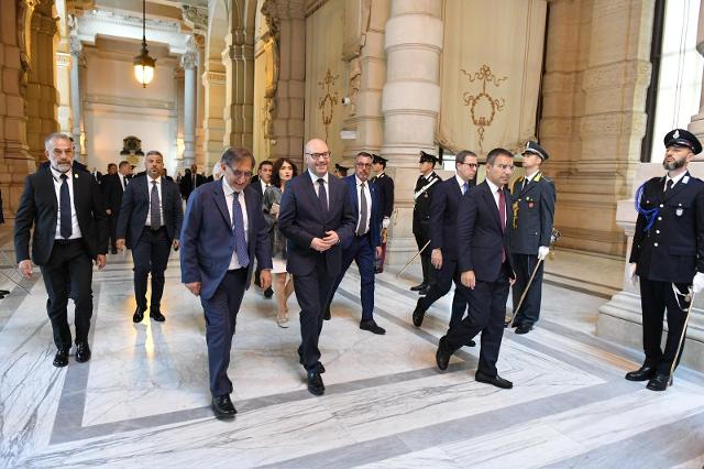 Il Presidente della Camera dei deputati, Lorenzo Fontana, nel Palazzo di Giustizia, assieme al Presidente del Senato, Ignazio La Russa.