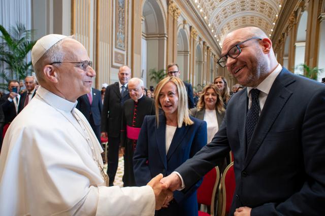 Il Presidente Fontana con il Santo Padre Leone XIV in occasione della Seconda Conferenza parlamentare sul dialogo interreligioso