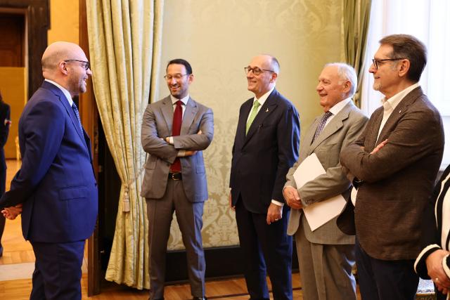 Il Presidente Fontana con i relatori del convegno “Il patrimonio degli Enti previdenziali: assetti organizzativi, scelte di portafoglio e risultati di gestione”