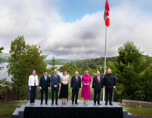 Il Presidente Fontana con i partecipanti alla 23a Riunione dei Presidenti delle Camere basse dei Parlamenti del G7 a Ottawa.