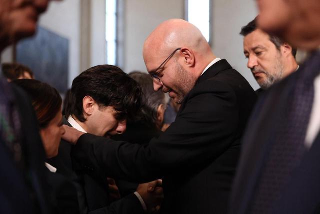Il Presidente Fontana durante le Esequie di Stato del Luogotenente Marco Piffari, del Brigadiere capo Valerio Daprà e del Carabiniere scelto Davide Bernardello, scomparsi nella tragedia di Castel d’Azzano (VR).