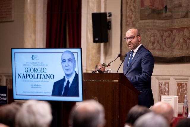 Il Presidente Fontana rivolge il suo indirizzo di saluto alla presentazione dei Discorsi parlamentari di Giorgio Napolitano nel centenario della nascita, alla presenza del Presidente della Repubblica