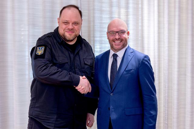 Il Presidente della Camera dei deputati, Lorenzo Fontana, con il Presidente della Rada ucraina, Ruslan Stefanchuk. 