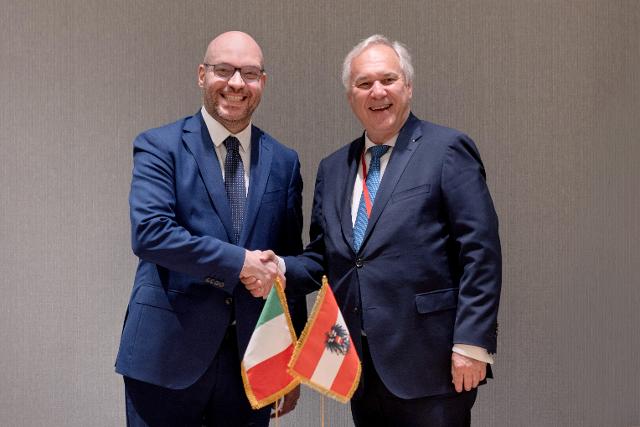 Il Presidente della Camera dei deputati, Lorenzo Fontana, con il Presidente del Consiglio nazionale austriaco, Walter Rosenkranz.