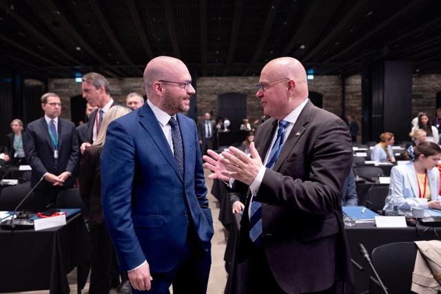 Il Presidente della Camera dei deputati, Lorenzo Fontana, con il Presidente del parlamento danese, Soren Gade.