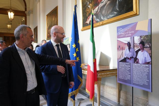 Il Presidente Fontana con il curatore della mostra, Giuseppe Frangi