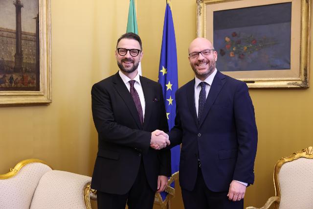 Il Presidente della Camera dei deputati, Lorenzo Fontana, ha ricevuto l’Ambasciatore di Ungheria in Italia, S.E. Andor Ferenc Dávid, a Palazzo Montecitorio.