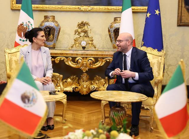 Un momento del colloquio del Presidente Fontana con il Presidente della Camera dei Deputati del Messico, Kenia López Rabadán