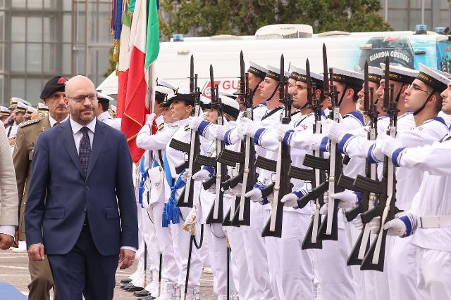 Il Presidente mentre passa in rassegna lo schieramento durante la celebrazione del 161° anniversario dell’istituzione del Corpo delle Capitanerie di porto - Guardia Costiera