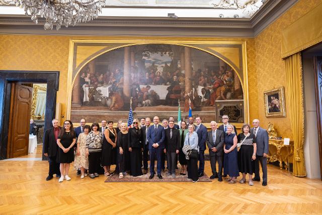 Il Presidente della Camera dei deputati, Lorenzo Fontana con la delegazione della Confederazione dei Presidenti delle Maggiori Organizzazioni Italo-Americane (COPOMIAO)