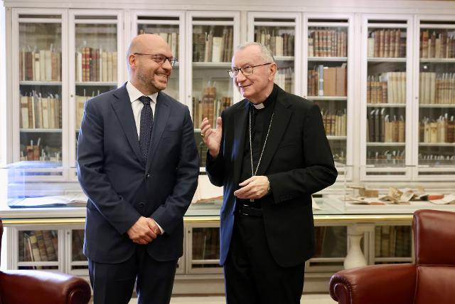 Il Presidente Fontana con il Cardinale Pietro Parolin, Segretario di Stato della Santa Sede.
