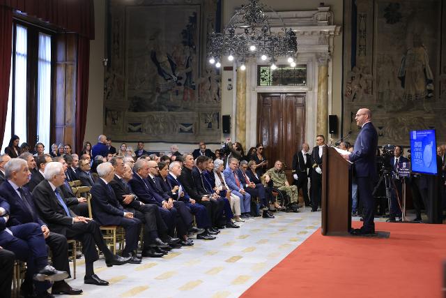 Un momento dell'indirizzo di saluto del Presidente Fontana nella Sala della Regina di palazzo Montecitorio.