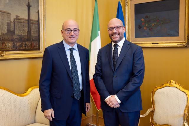 Il Presidente Fontana con l'autore, Aldo Cazzullo.