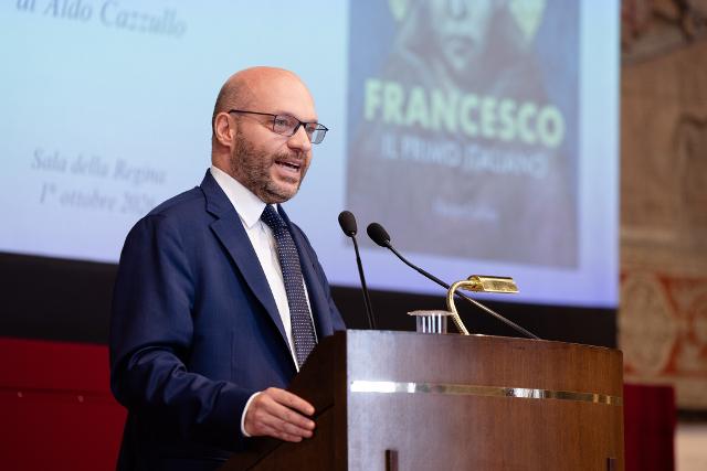 Il Presidente della Camera dei deputati, Lorenzo Fontana, ha rivolto il proprio indirizzo di saluto, a Palazzo Montecitorio, in occasione della presentazione del volume “Francesco. Il primo italiano” di Aldo Cazzullo.