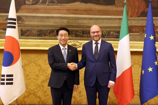 Il Presidente della Camera dei deputati, Lorenzo Fontana, ha ricevuto, a Palazzo Montecitorio, il Presidente dell’Assemblea Nazionale della Repubblica di Corea, Cho Jeong-sik.