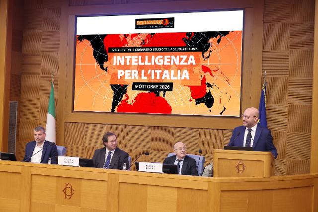 Il Presidente della Camera dei deputati, Lorenzo Fontana, ha rivolto il proprio indirizzo di saluto alla lezione speciale della Scuola di Limes “Intelligenza per l’Italia”, nell'Aula dei Gruppi parlamentari.