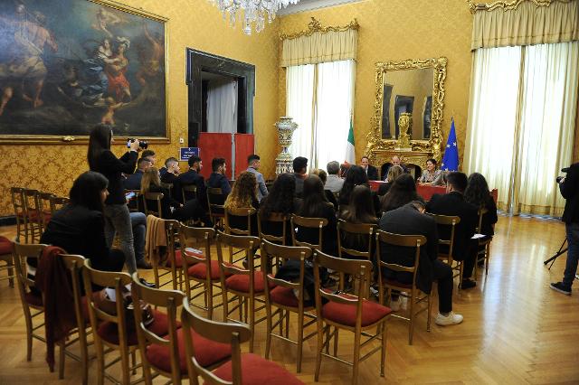 Incontro degli studenti con i deputati eletti nella Circoscrizione Campania