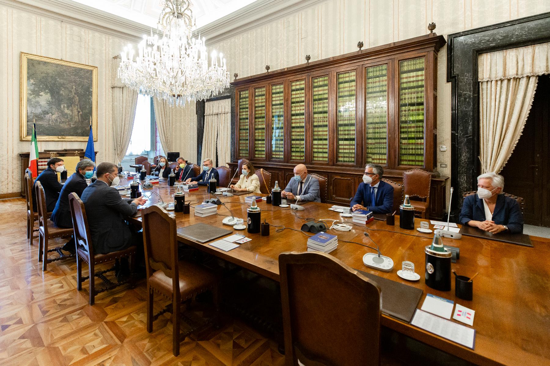 Il Presidente della Camera, Roberto Fico, ha incontrato una delegazione di familiari ed avvocati delle vittime della strage Moby Prince, avvenuta a Livorno il 10 aprile 1991, in cui morirono 140 persone.