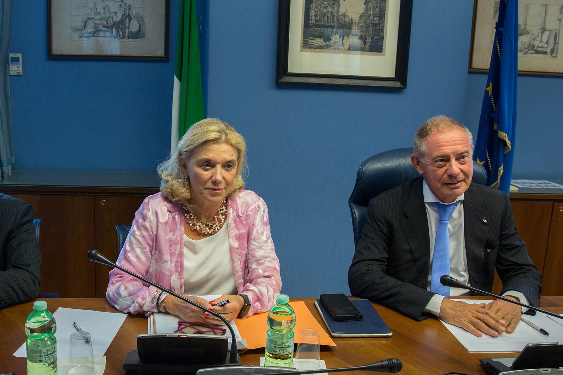 Il Presidente del Copasir, Adolfo Urso e il Direttore Generale del DIS, Elisabetta Belloni