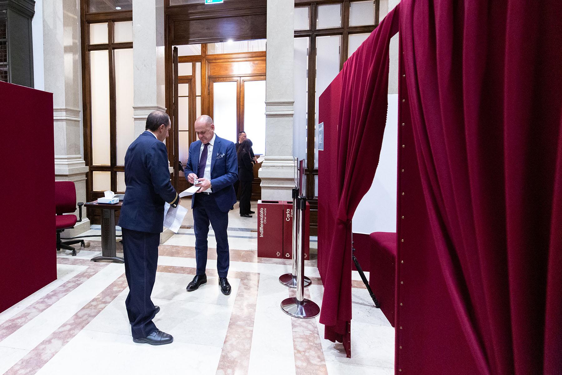 I primi adempimenti dei deputati eletti nella XIX legislatura