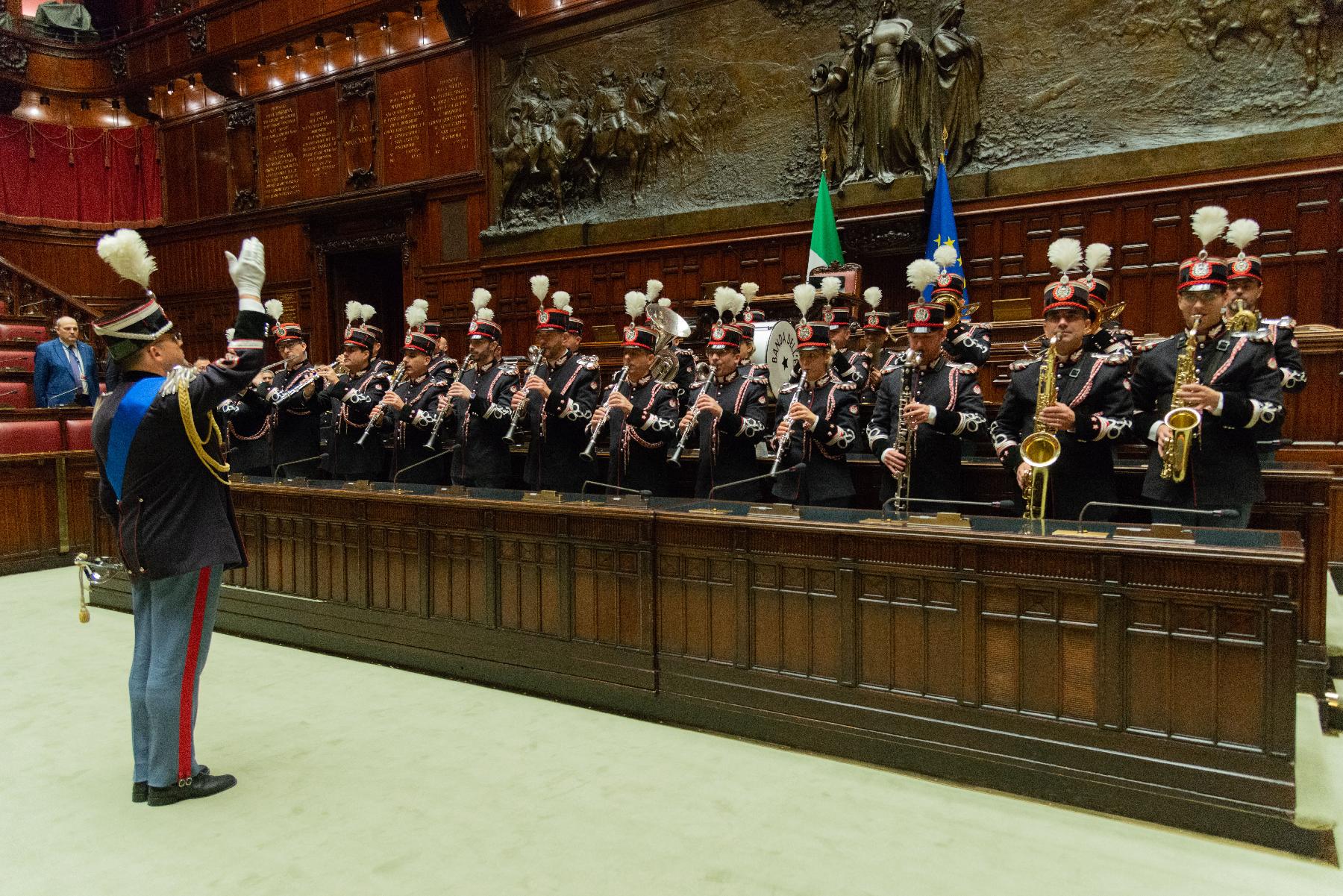 La Banda dell'Esercito Italiano esegue, in Aula, l'Inno nazionale