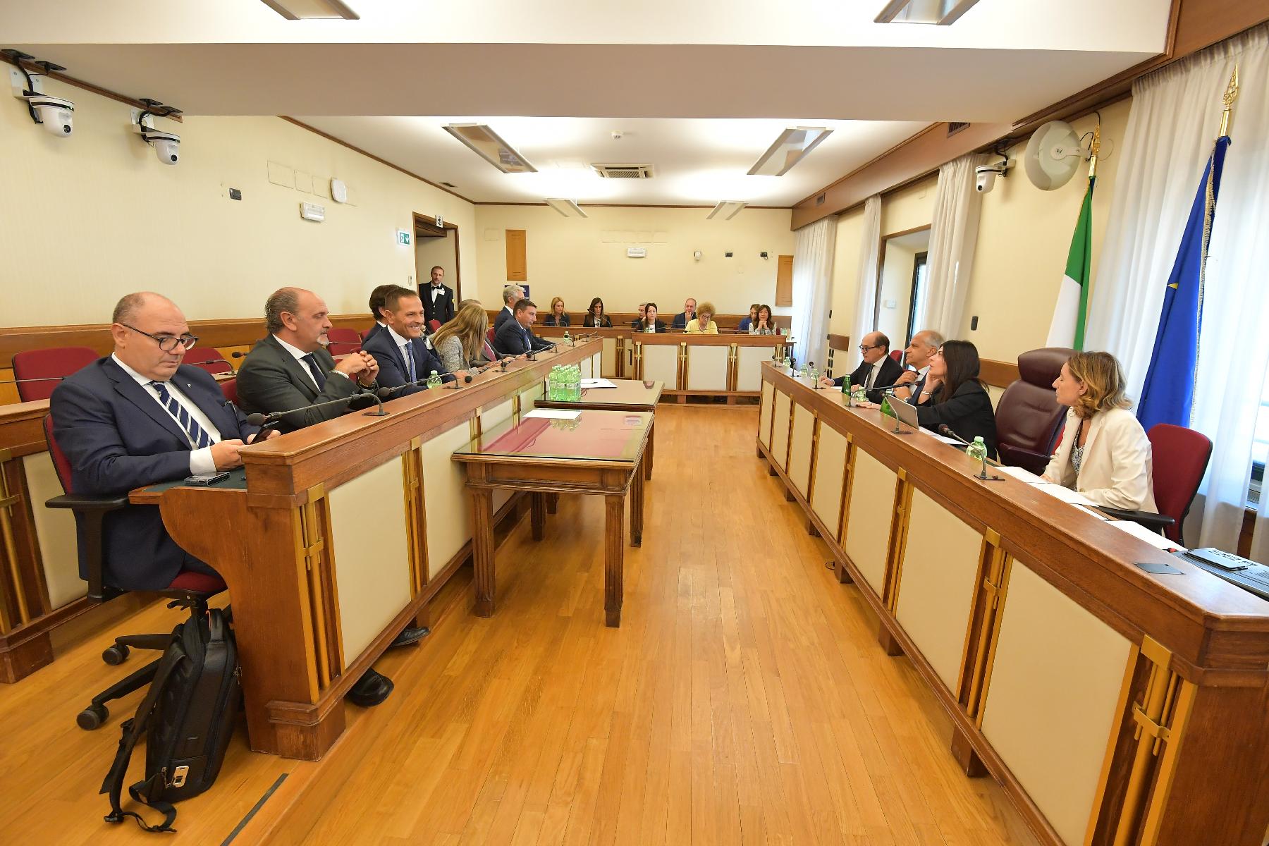 La Commissione parlamentare di inchiesta sul fenomeno delle mafie e sulle altre associazioni criminali, anche straniere, svolge l’audizione del Ministro dell’Interno Matteo Piantedosi.