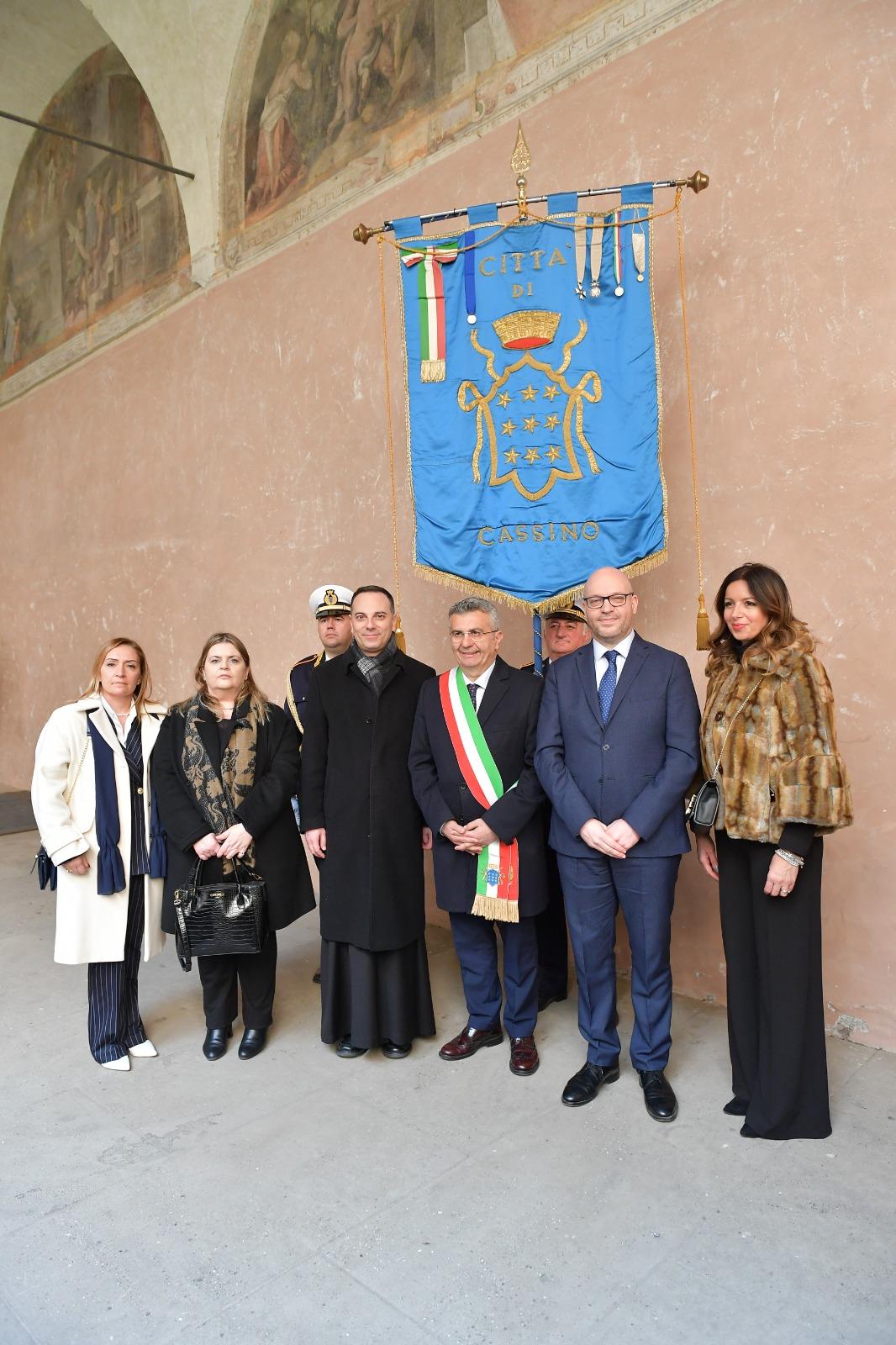 Fiaccola benedettina dal Vaticano alla Camera - Fontana accoglie delegazione di amministratori e monaci da Norcia, Subiaco e Cassino