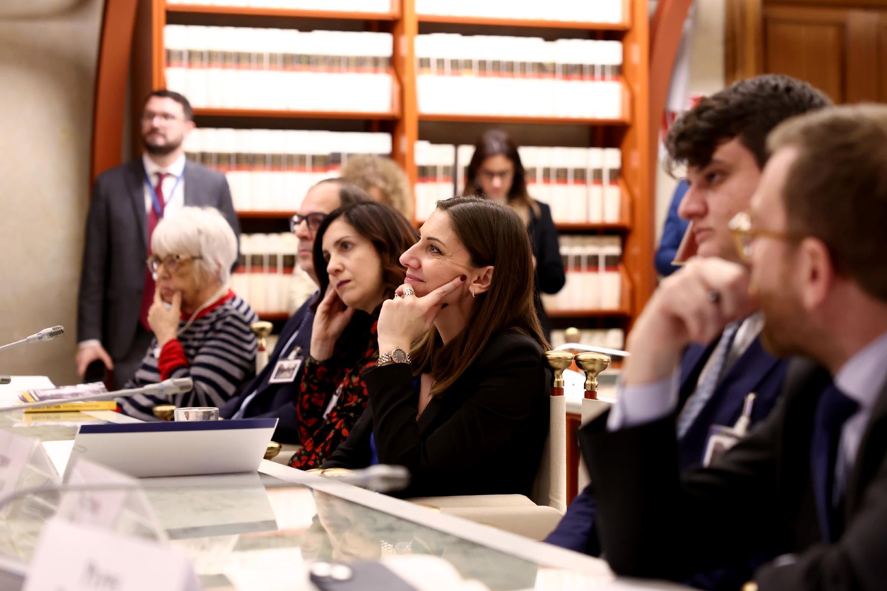Presso la Sala del Refettorio di Palazzo San Macuto, viene presentato il libro "Angela Bottari - Storia di una donna libera". Saluti della vicepresidente della Camera, Anna Ascani.