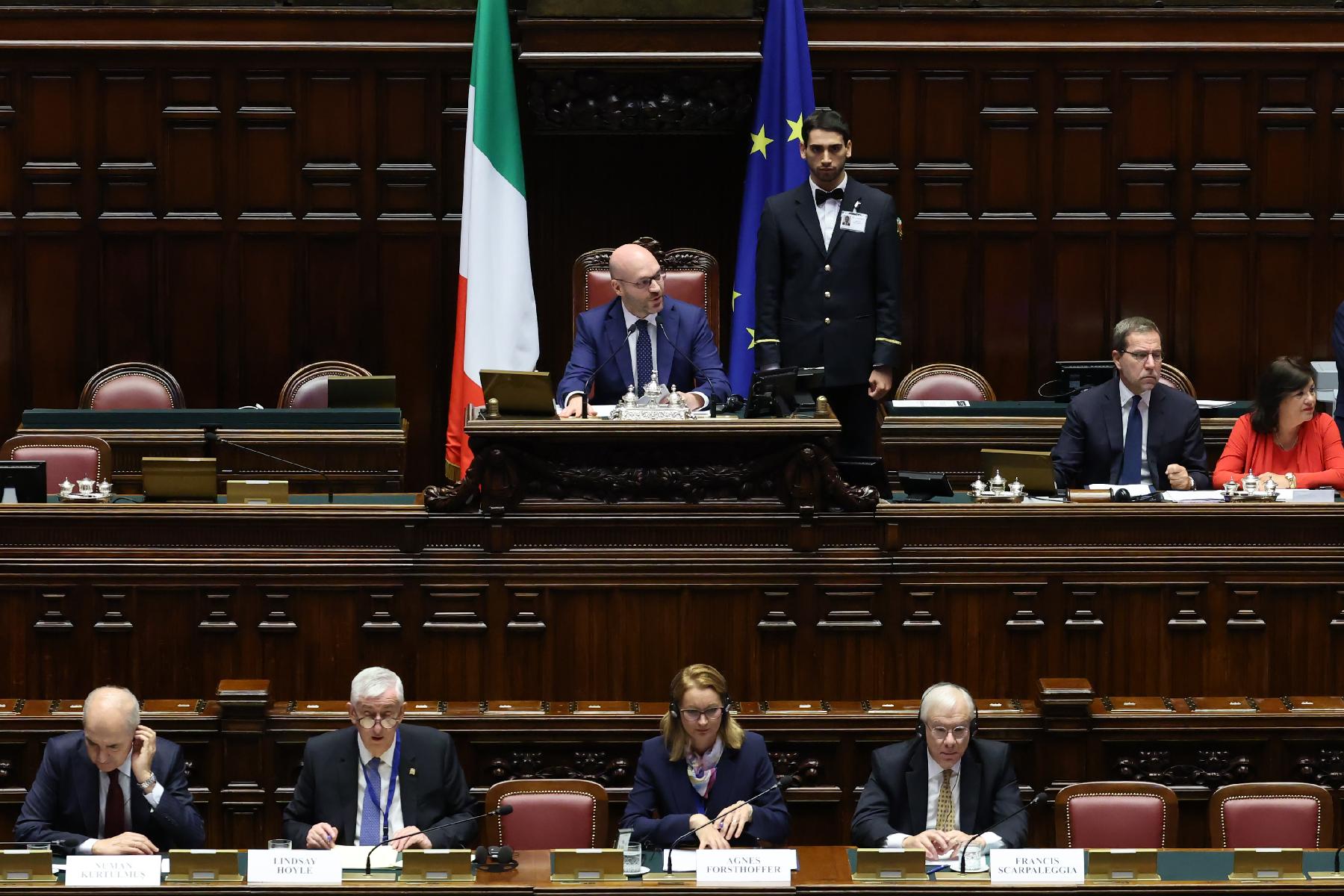 Il terzo tema: "Rinnovare l'ordine internazionale basato su regole: il ruolo dei parlamenti nell'affrontare e rispondere alle crisi contemporanee”